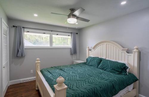 Columbia House | Lakeside Retreat