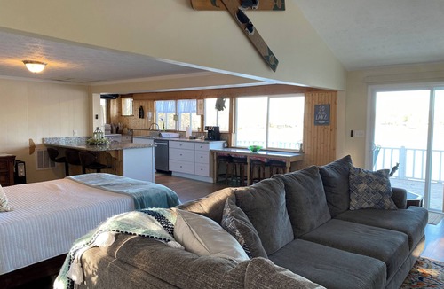 Covington House | Lakeside retreat