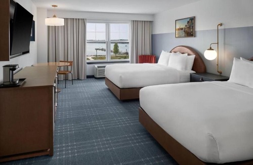Canandaigua Hotel | Lakeside Retreat with Pool, Paddleboards, and Scenic Views l 2 Comfortable Rooms