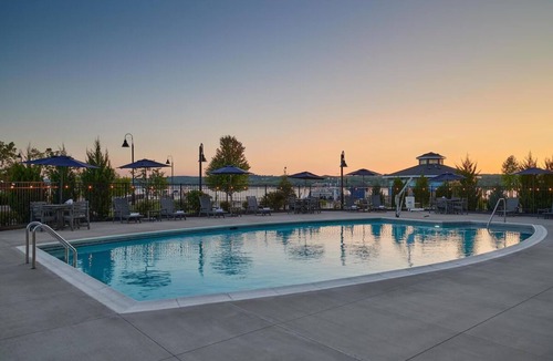 Canandaigua Hotel | Lakeside Retreat with Pool, Paddleboards, and Scenic Views l 2 Comfortable Rooms