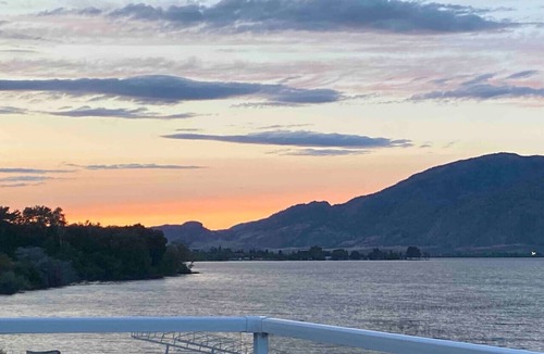 Oroville House | Lakeside Retreat