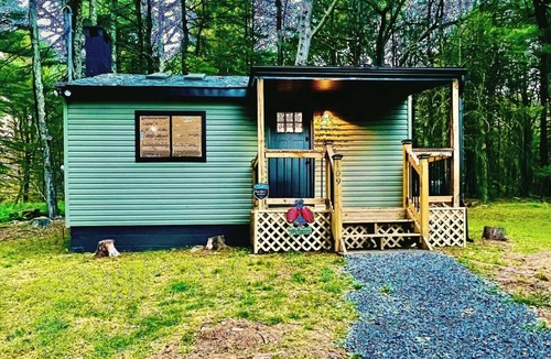 Sparrow Bush Cabin | Lakeside Retreat w/Fire Pit & Skylights