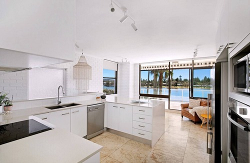 Narrabeen House | Lakeside Retreat - Waterfront