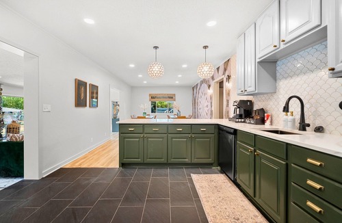 Lake Hamilton House | Lakeside Retreat with Pool, Game Room & Family Fun