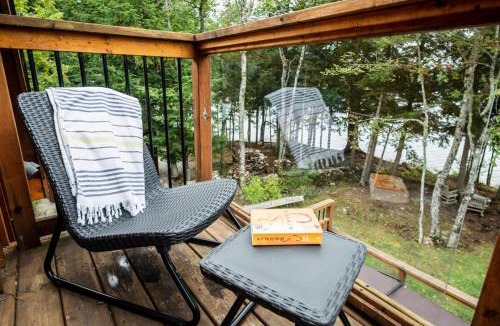 Smiths Corner House | Lakeside Retreat with Hot Tub