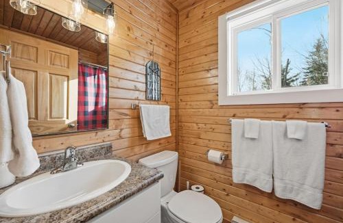 Smiths Corner House | Lakeside Retreat with Hot Tub