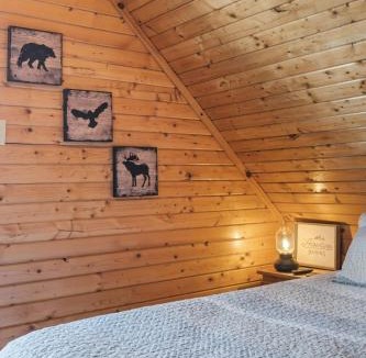 Smiths Corner House | Lakeside Retreat with Hot Tub