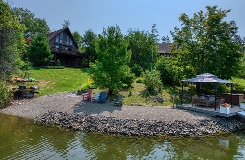 Athens House | Lakeside Retreat with private beach!