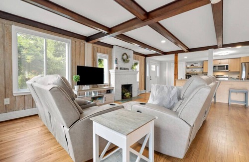 South Britain House | Lakeside Santuary - Southbury