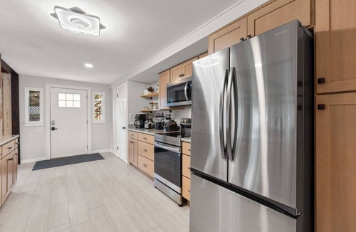 South Britain House | Lakeside Santuary - Southbury