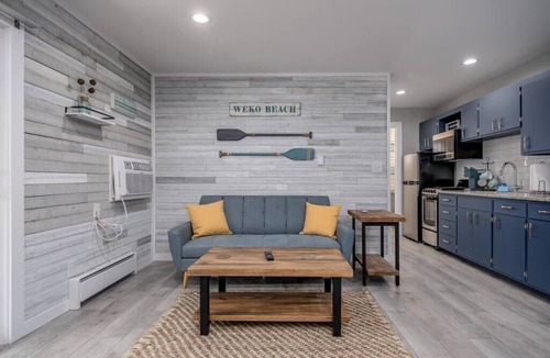 Bridgman Condo | Lakeside Serenity: 1BD Villa with Private Deck