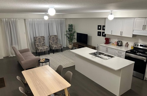 Newcastle House | Lakeside Serenity: A Modern 3BR Family Getaway