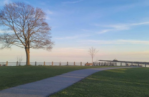 Newcastle House | Lakeside Serenity: A Modern 3BR Family Getaway