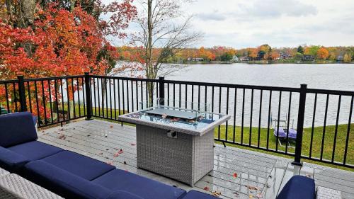 Penn Lake Park House | Lakeside Serenity by AvantStay