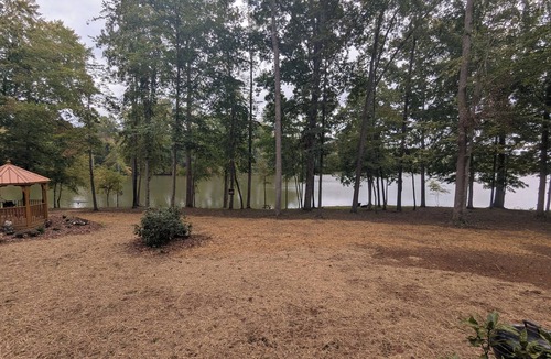 Reidsville Apartment | Lakeside Serenity directly on Lake Reidsville