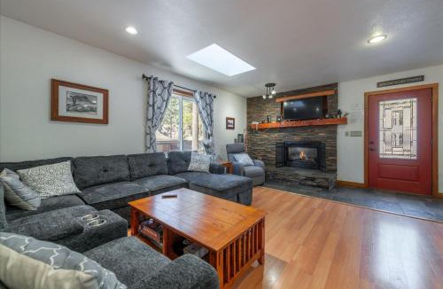 Brockway House | Lakeside Serenity Retreat
