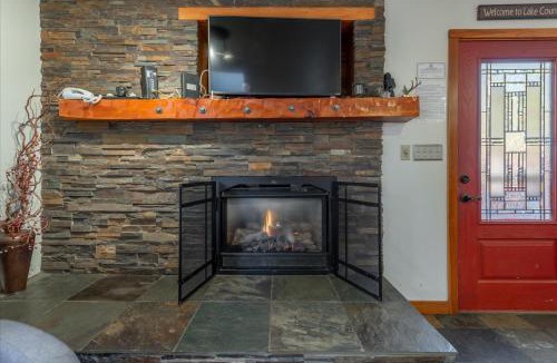 Brockway House | Lakeside Serenity Retreat