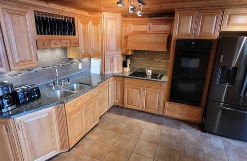Lincoln House | Lakeside Serenity: Your Private Waterfront Escape