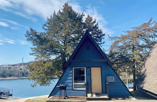 Indian Point Cabin | Lakeside Studio A-Frame Cabin | Calm Waters Resort | Boat Slips & Rentals | FREE Kayaks & Paddleboards | Guided Fishing & Lake Tours!