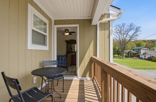 Town of Richmond Apartment | Lakeside Studio Apartment steps from lake. Private Beach and Park