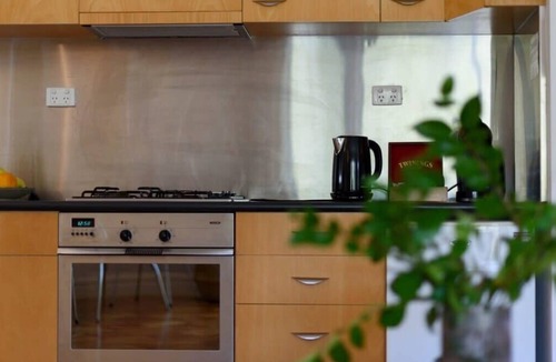 Daylesford Apartment | Lakeside Suite 2 + Lakeside Retreat + Spa Bath