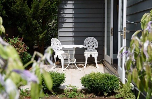 Daylesford Apartment | Lakeside Suite 2 + Lakeside Retreat + Spa Bath