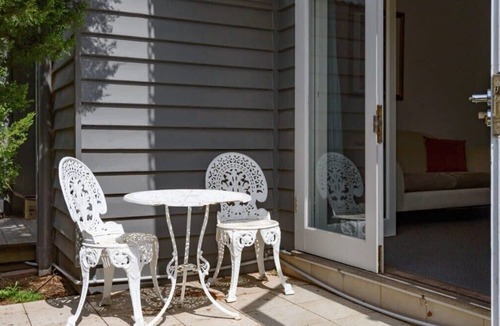 Daylesford Apartment | Lakeside Suite 2 + Lakeside Retreat + Spa Bath