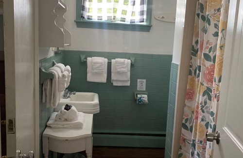 Lochmere House | Lakeside Suite with full Kitchen