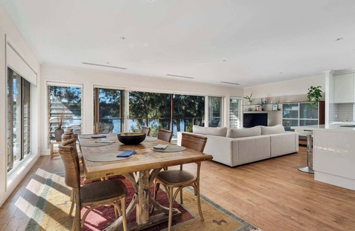 Kings Point House | Lakeside Summary: Thr