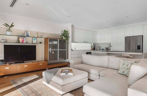 Kings Point House | Lakeside Summary: Thr