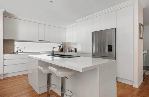 Kings Point House | Lakeside Summary: Thr