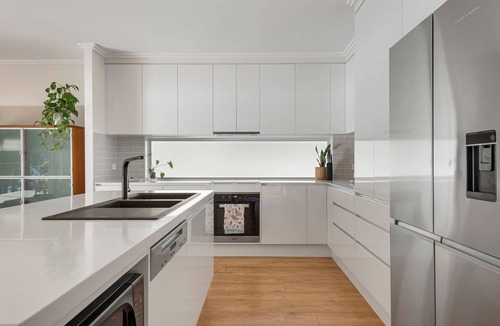 Kings Point House | Lakeside Summary: Thr