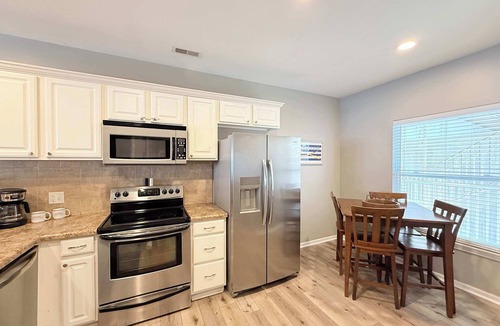 Camdenton Condo | Lakeside Sunrise Water Views