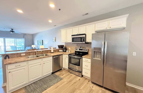 Camdenton Condo | Lakeside Sunrise Water Views