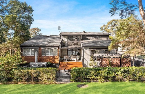 Buff Point House | LAKESIDE SUNSET RETREAT