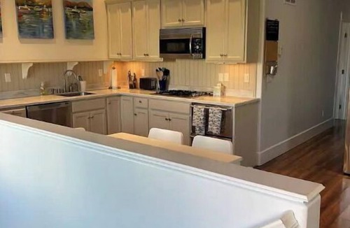 Wasilla Cottage | Lakeside three bedroom boathouse.