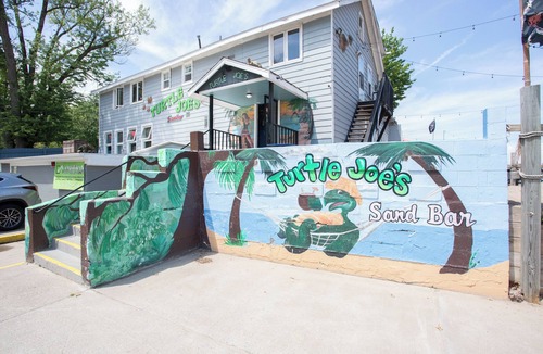 Lake Erie Beach Condo | Lakeside Vibe- Brand new