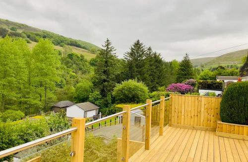 Abertillery House | Lakeside View With Hot Tub