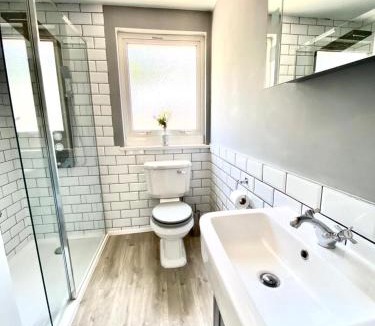 Abertillery House | Lakeside View With Hot Tub