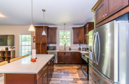 Harlem House | Lakeside Villa Retreat 5-Bedroom Oasis with 6 TVs, 3-Acres of Waterfront, Fishing & Canoe Adventures!