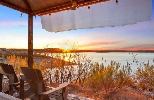 Canyon Lake House | Lakeside Villa