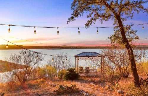 Canyon Lake House | Lakeside Villa