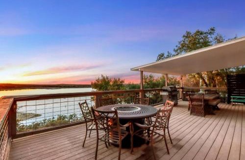 Canyon Lake House | Lakeside Villa
