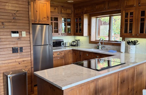 Beaver Shores House | Lakeside Villa Waterfront