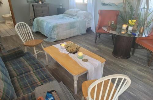 Romney Hotel | Lakeside Village Park Motel