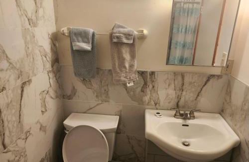 Romney Hotel | Lakeside Village Park Motel