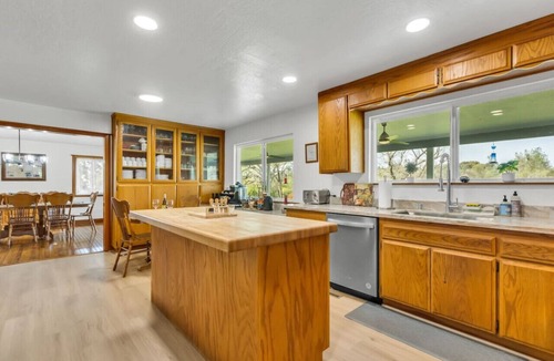 Shenandoah Valley House | Lakeside Vineyard Retreat