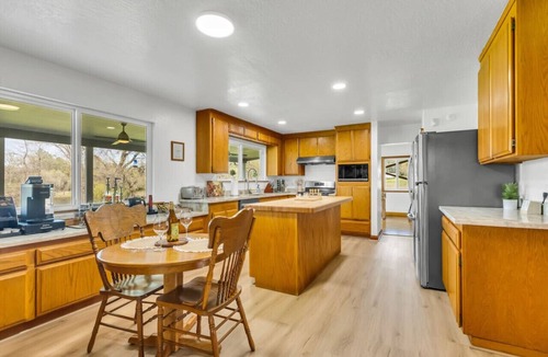 Shenandoah Valley House | Lakeside Vineyard Retreat