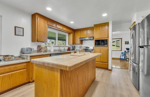 Shenandoah Valley House | Lakeside Vineyard Retreat