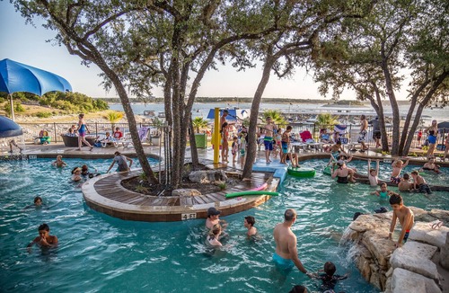 Volente Cabin | LakeTravis 2BR Bungalow 8:Free waterpark, walk to dining, marina, lake